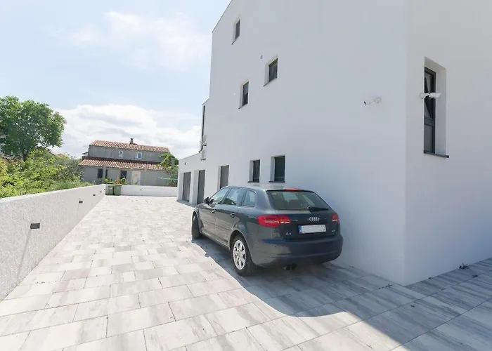 Ella ヴォディツェ